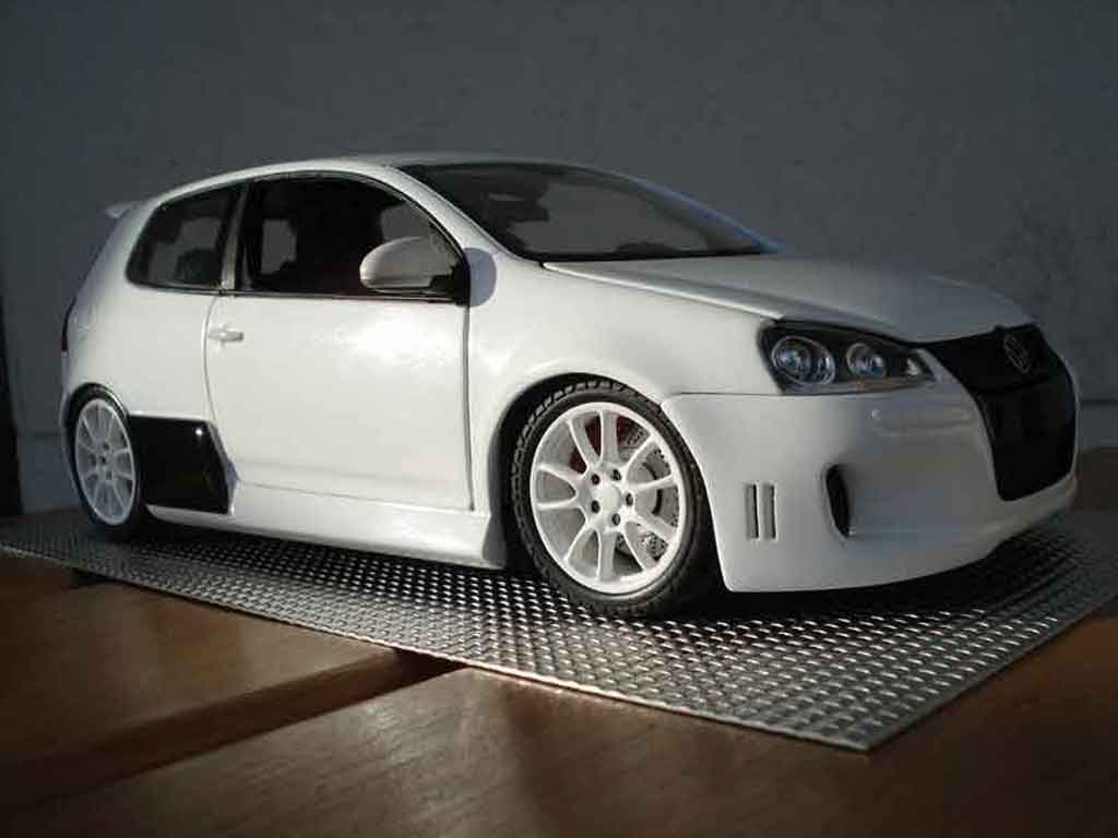 Volkswagen Golf V GTI 1/18 Norev V GTI wit hofele spirit modelauto