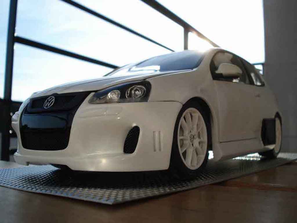 Volkswagen Golf GTI wit hofele spirit 1/18 Norev