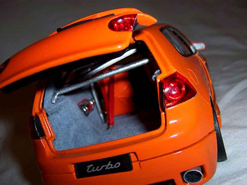 Volkswagen Golf GTI oranje jantes bbs 19 pouces 1/18 Norev