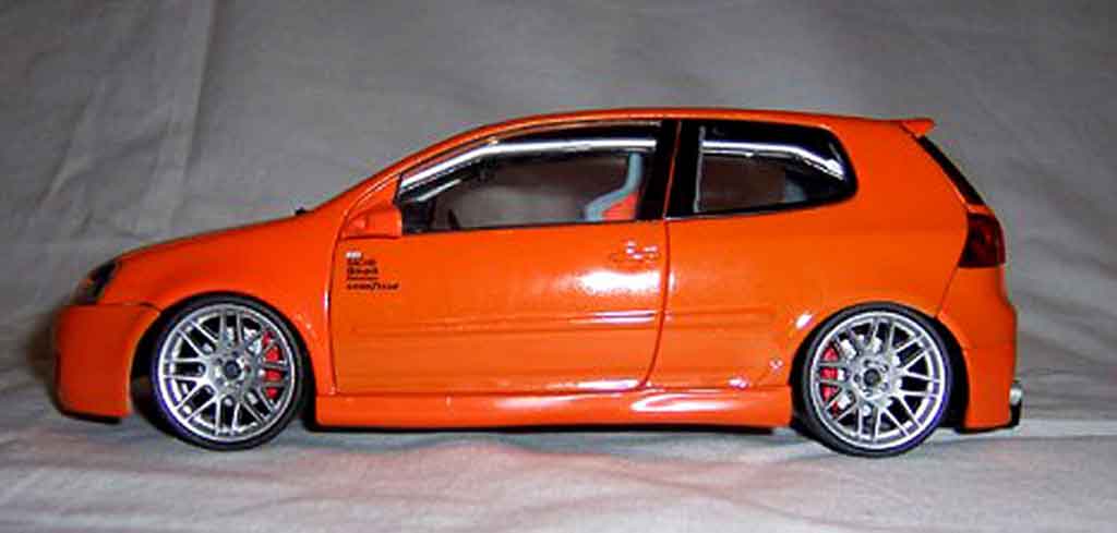 Volkswagen Golf GTI oranje jantes bbs 19 pouces 1/18 Norev