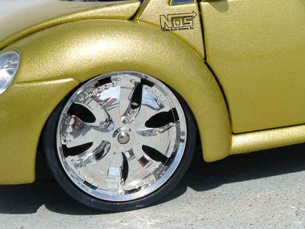 Volkswagen New Beetle Cabriolet west coast 1/18 Burago
