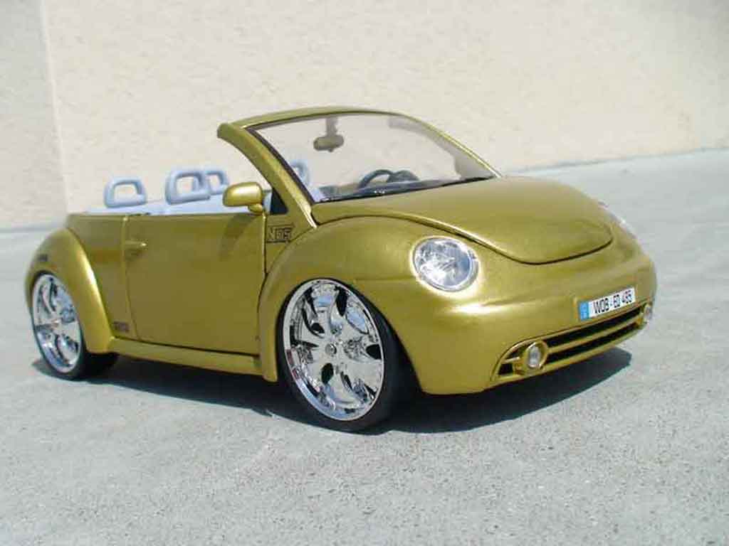 Volkswagen New Beetle cabriolet 1/18 Burago cabriolet west coast modelauto