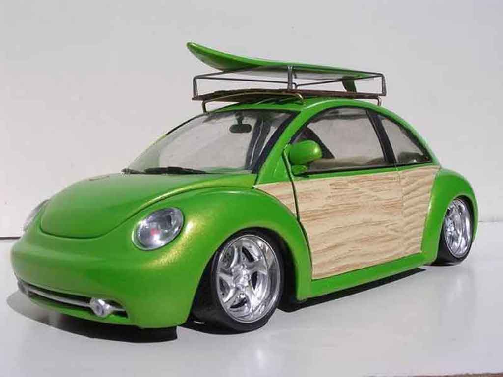 Volkswagen New Beetle Base woody green surf california 1/18 Burago