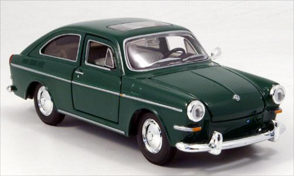Volkswagen 1600 1/24 Maisto Fastback grun modelauto