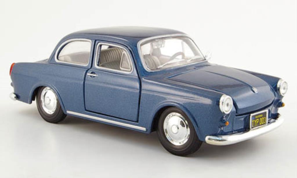 Volkswagen 1600 1/24 Maisto Stufenheck blauw 1967 modelauto