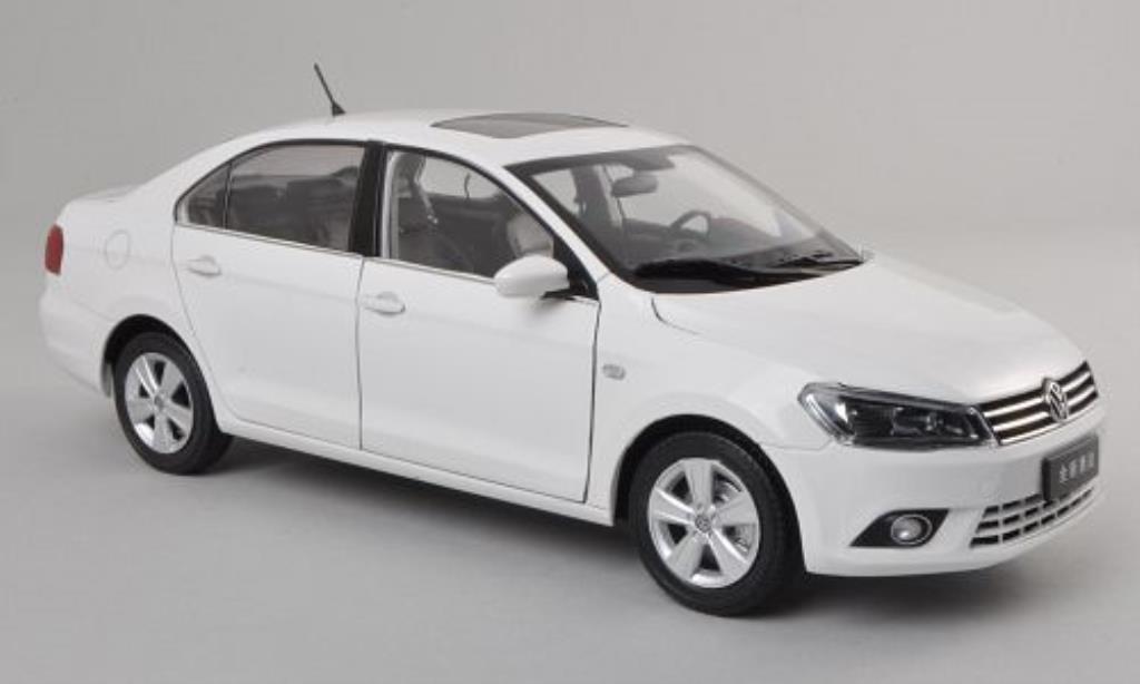 Volkswagen Jetta 1/18 Paudi wit 2012 modelauto