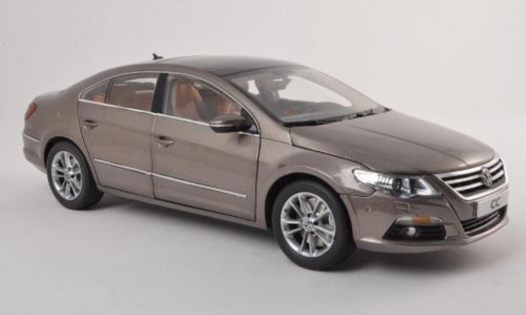 Volkswagen Passat CC 1/18 Paudi CC beige 2011 modelauto