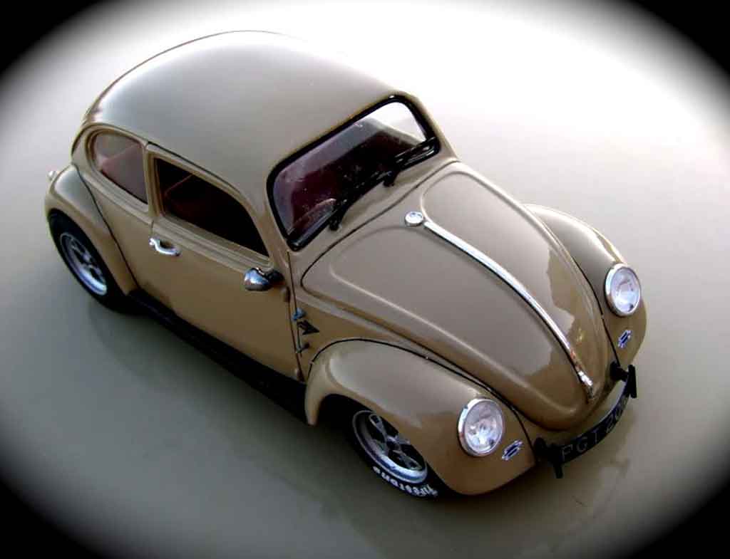 Volkswagen Kafer Base cox 1967 replica 1/18 Yat Ming