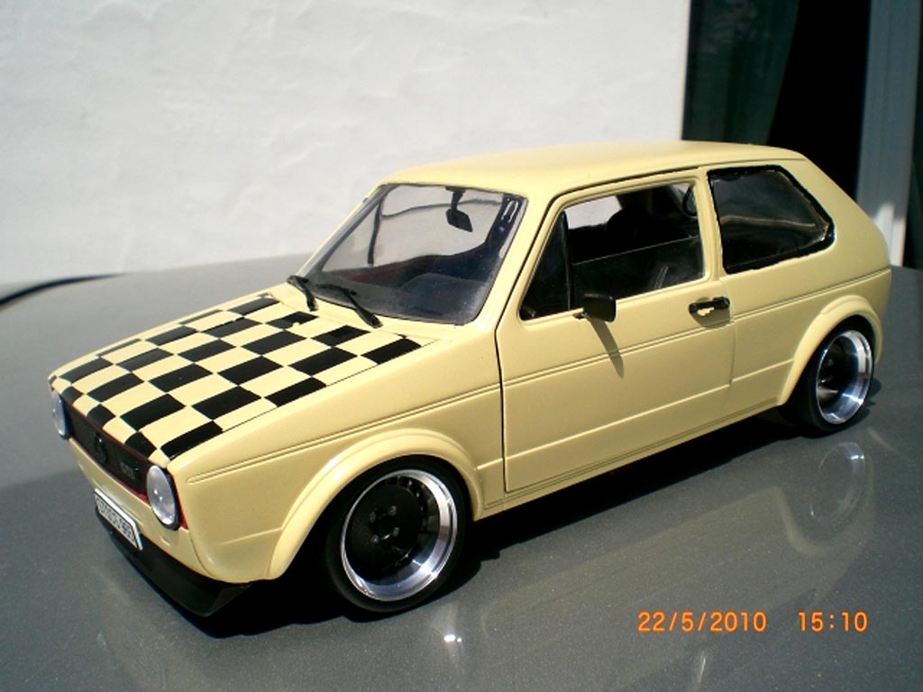 Volkswagen Golf 1 GTI 1/18 Solido 1 GTI beige jantes schmidt capot damier modelauto