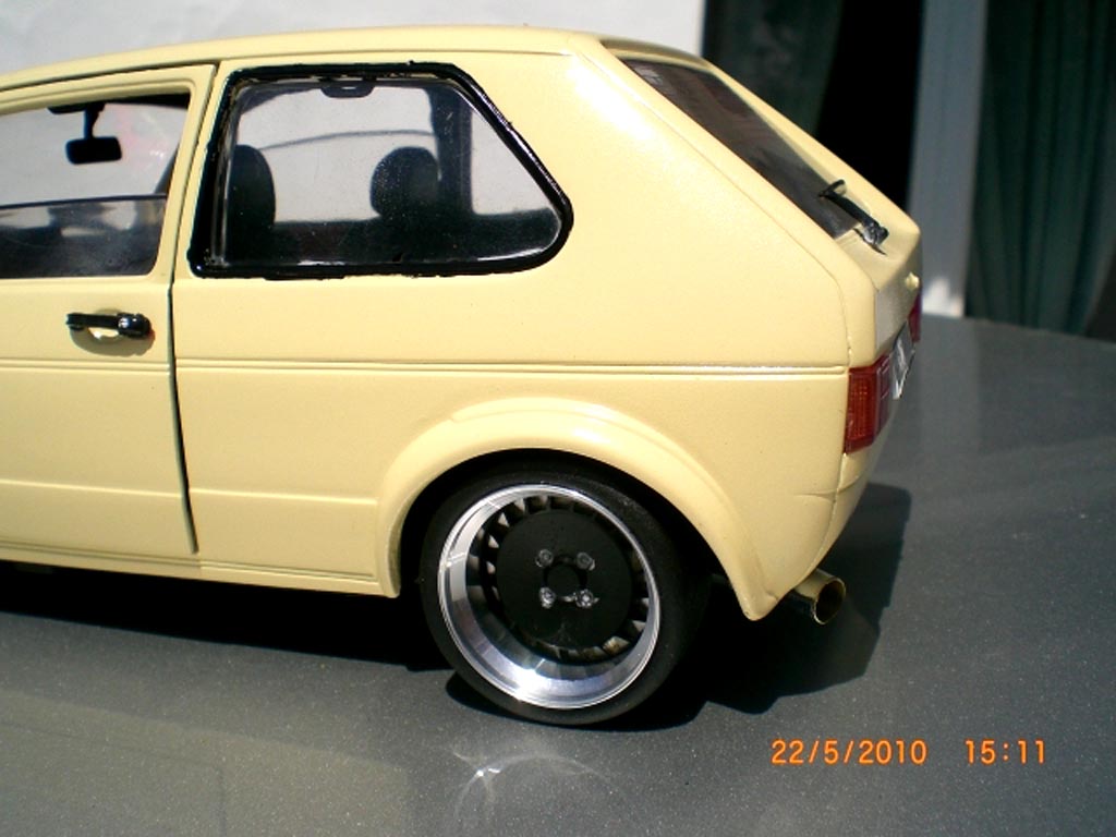 Volkswagen Golf GTI beige jantes schmidt capot damier 1/18 Solido