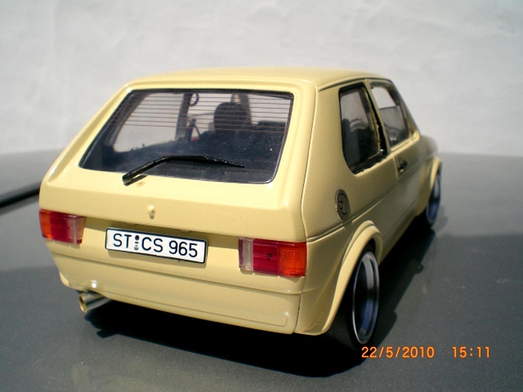 Volkswagen Golf GTI beige jantes schmidt capot damier 1/18 Solido
