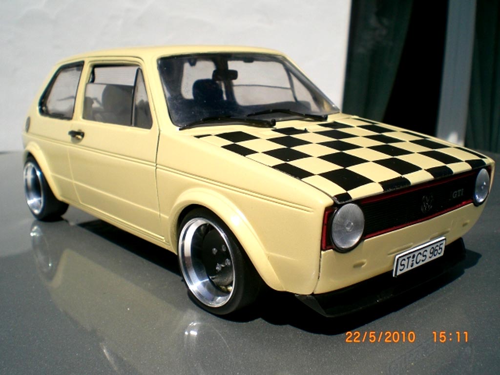 Volkswagen Golf GTI beige jantes schmidt capot damier 1/18 Solido