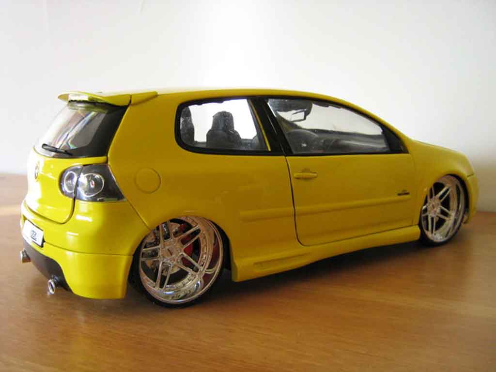 Volkswagen Golf GTI geel jantes ac schnitzer 1/18 Burago