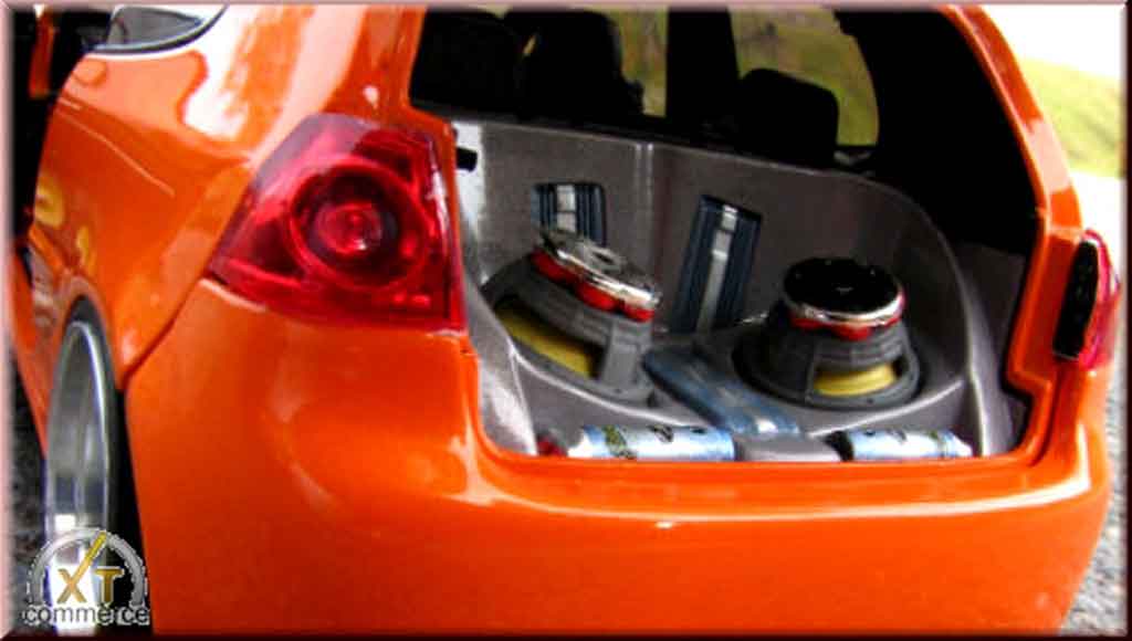 Volkswagen Golf GTI tuning jantes alu 18 pouces kit carrosserie 1/18 Norev