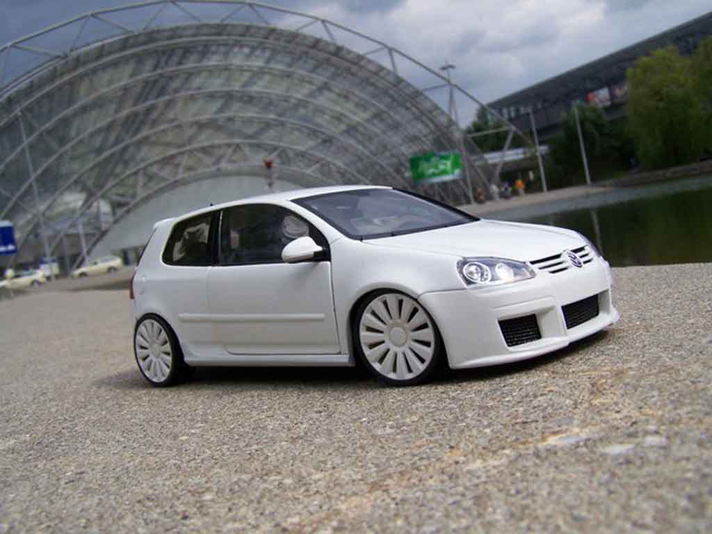 Volkswagen Golf V GTI 1/18 Norev V GTI wit jantes audi 18 pouces modelauto