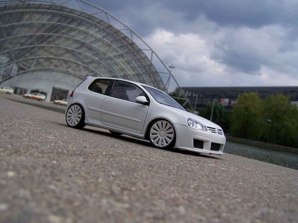 Volkswagen Golf GTI wit jantes audi 18 pouces 1/18 Norev