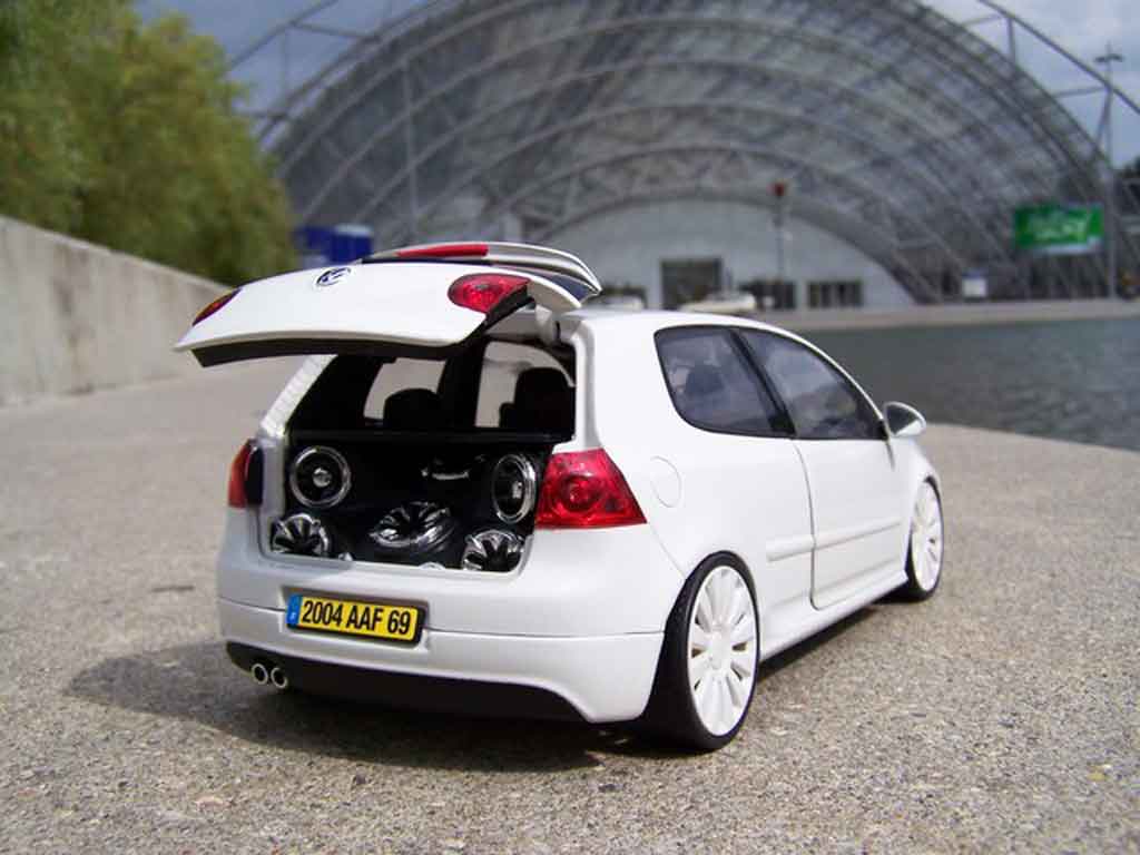Volkswagen Golf GTI wit jantes audi 18 pouces 1/18 Norev