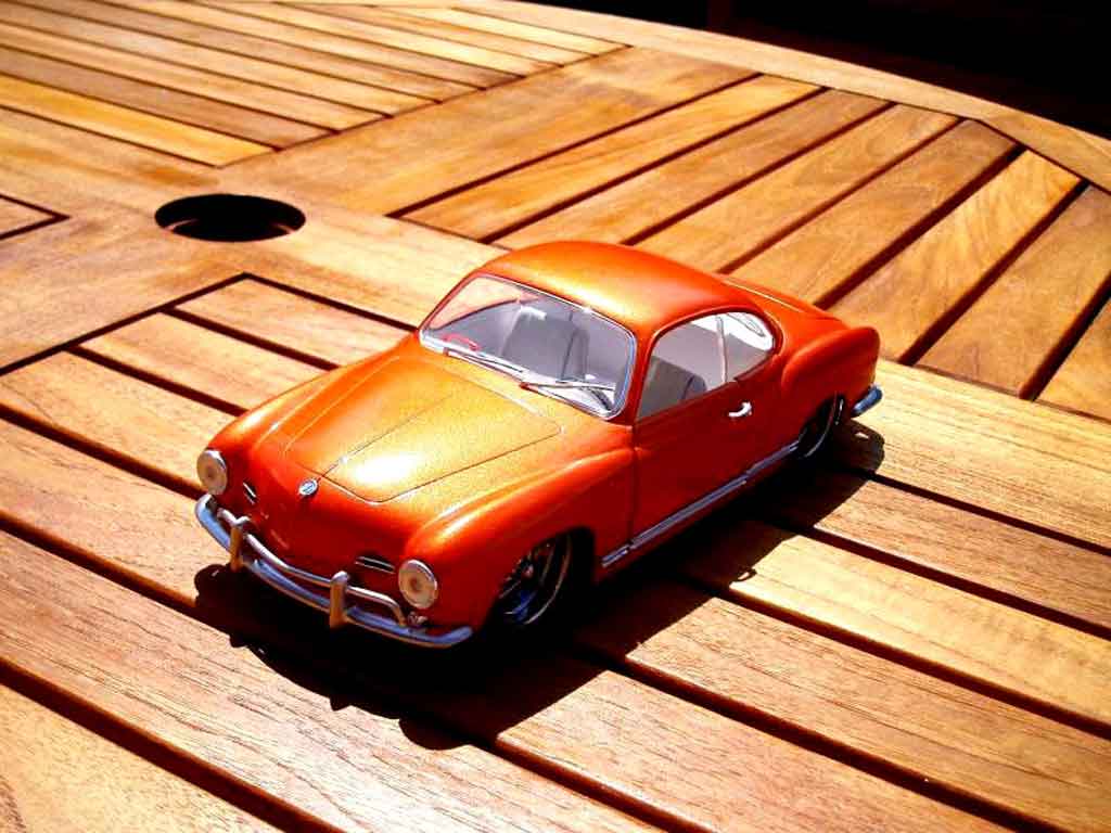 Volkswagen Karmann Base oranje pulp 1/18 Solido