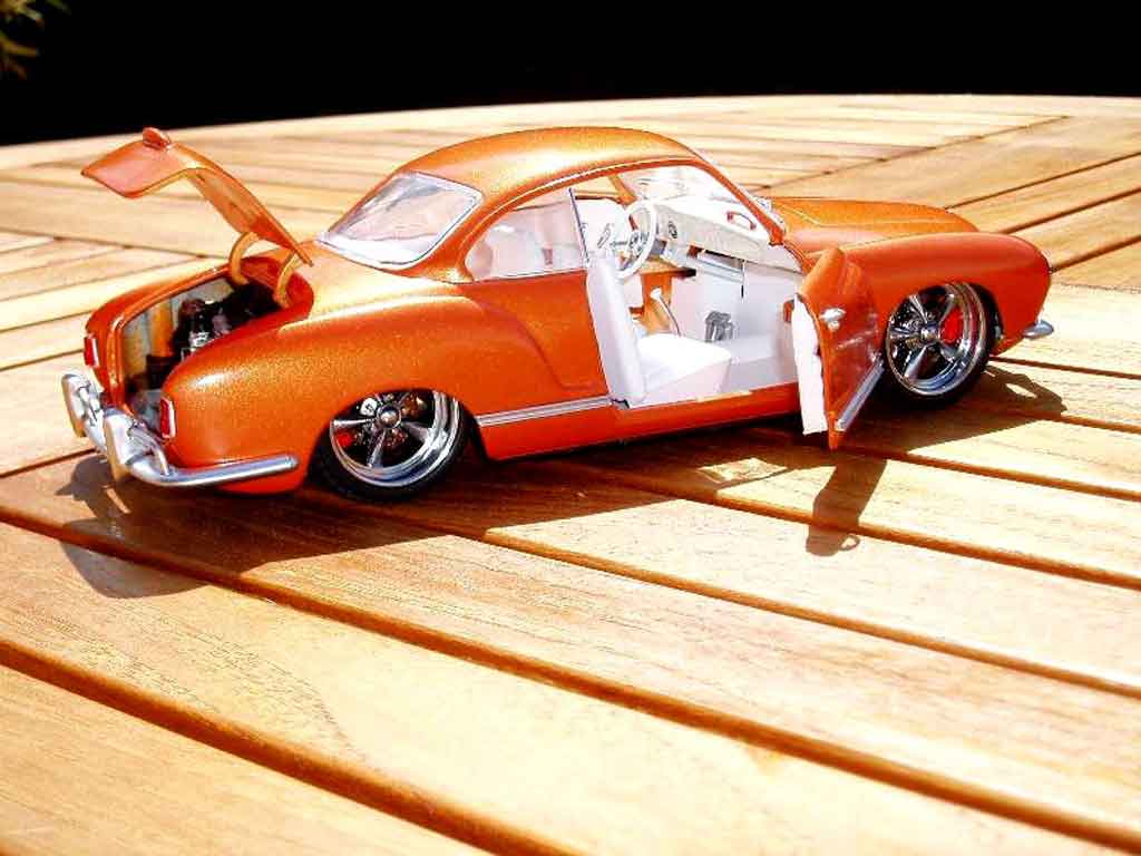 Volkswagen Karmann Base oranje pulp 1/18 Solido