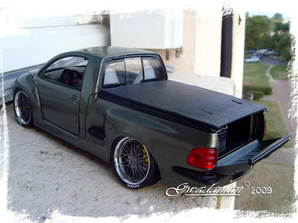 Volkswagen New Beetle Base pick-up 1/18 Burago
