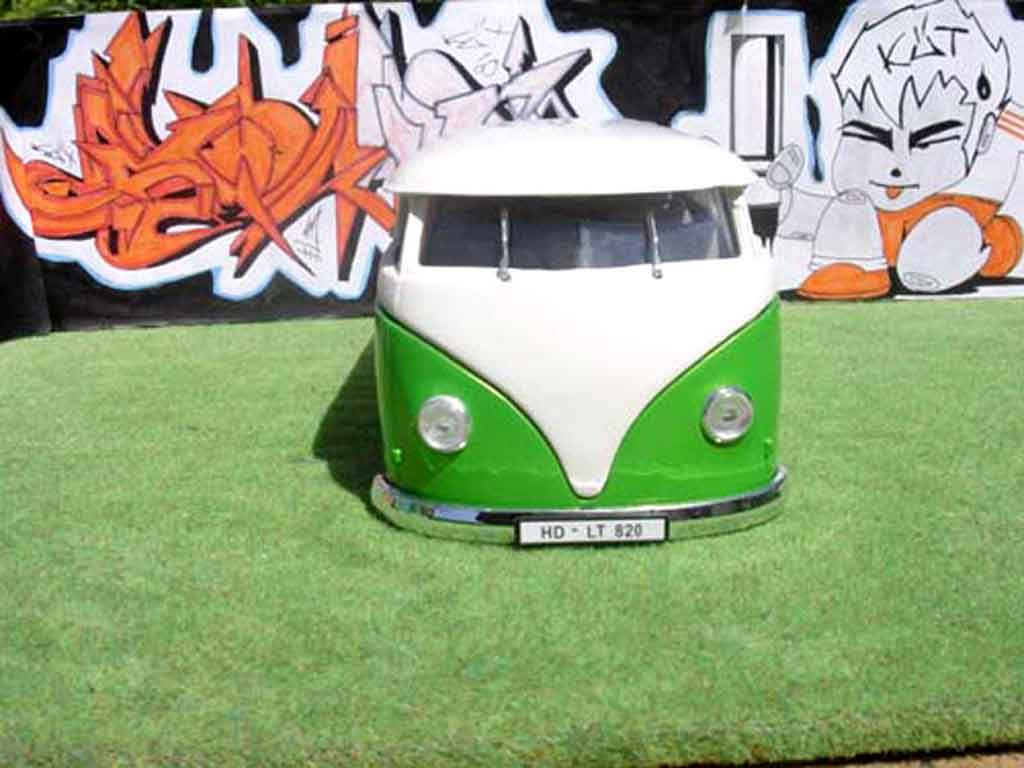 Volkswagen Combi Base top shop 1/18 Solido