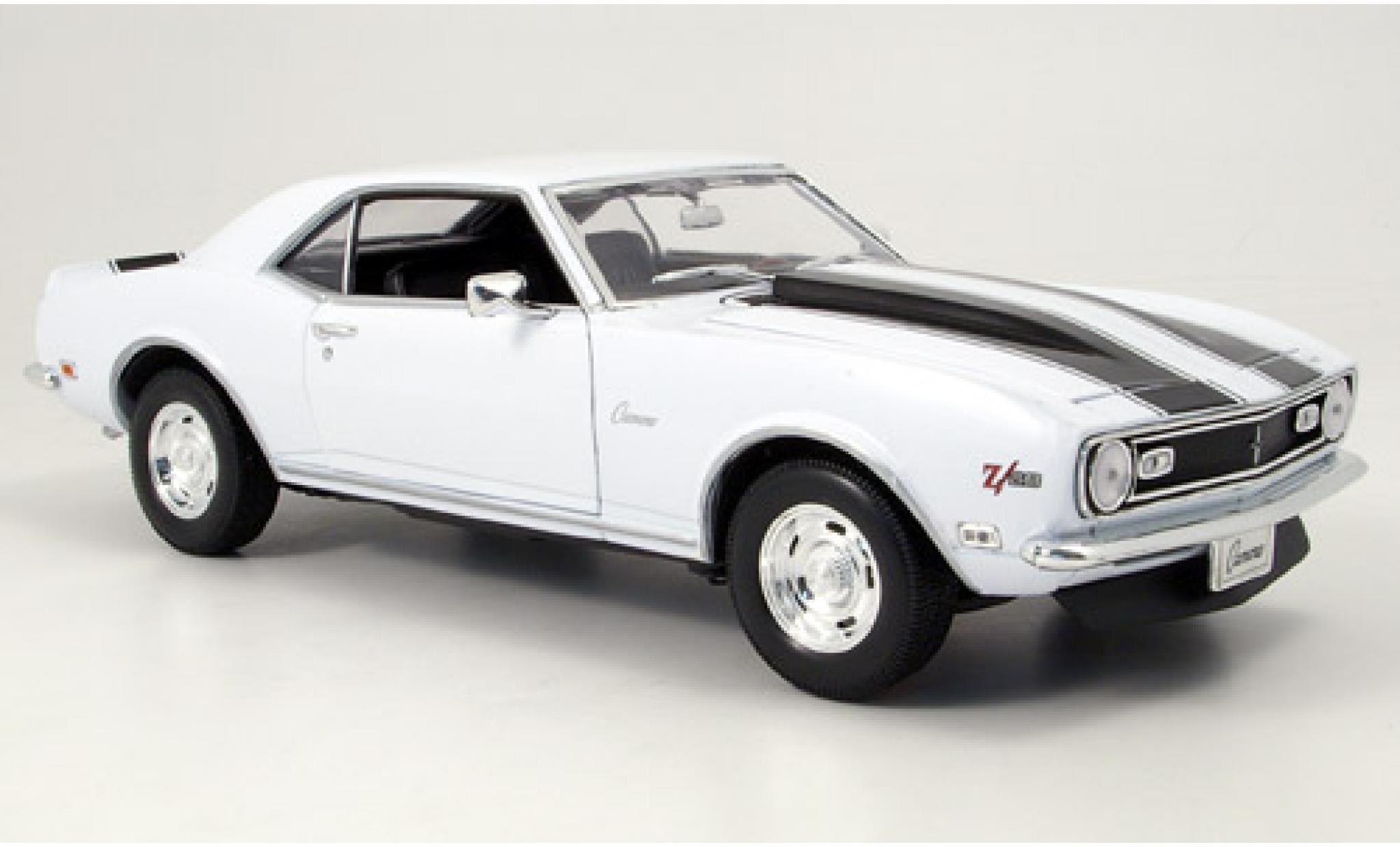 Chevrolet Camaro 1/18 Welly Z28 Coupe wit mit zwarten Streifen 1968 1:18 modelauto