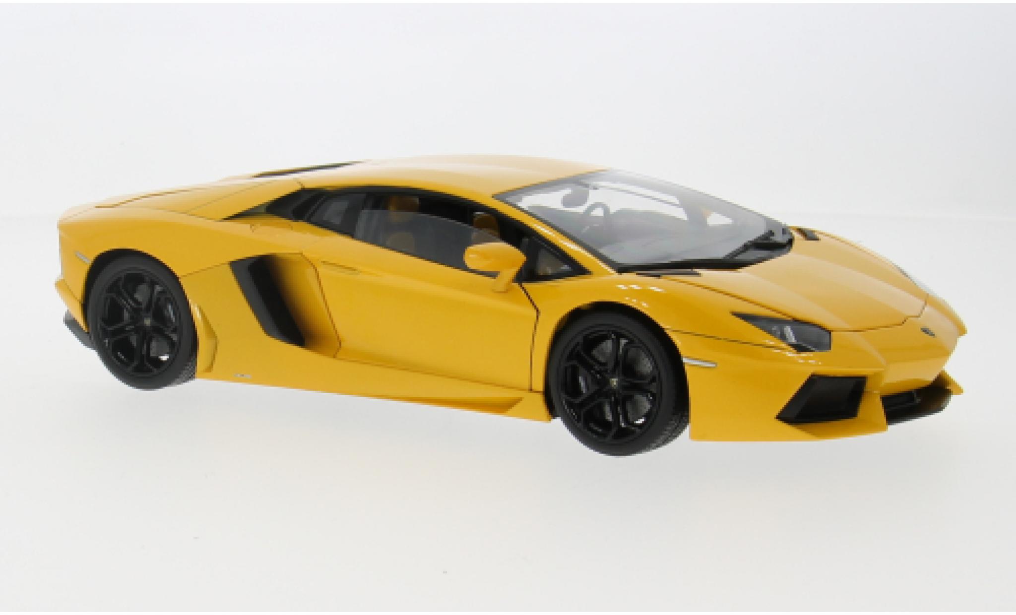 Lamborghini Aventador 1/18 Welly LP 700-4 geel 2011 1:18 modelauto