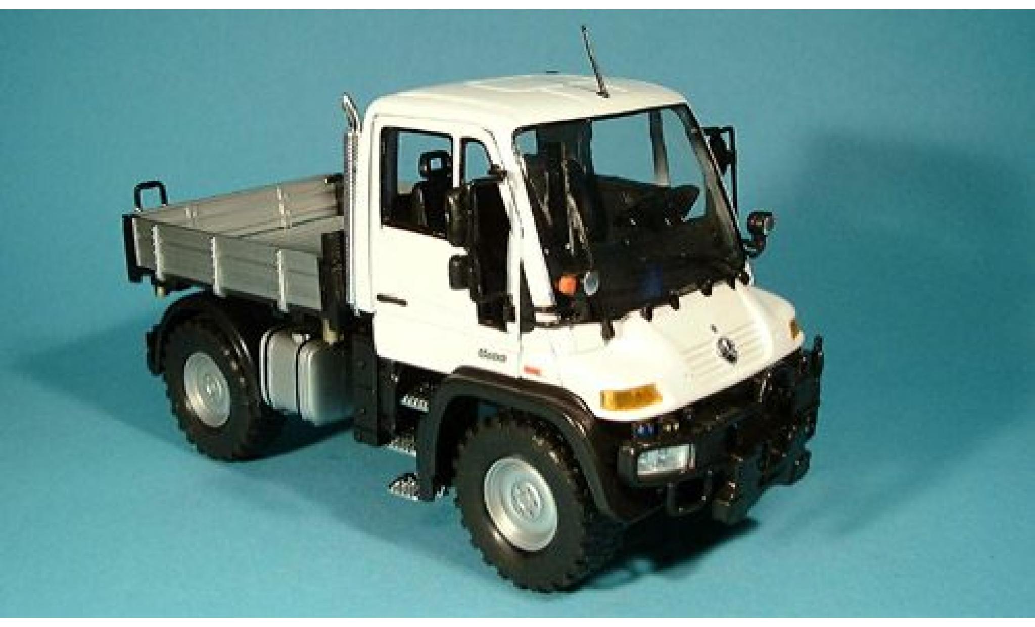 Mercedes Unimog 1/24 Welly U400 wit 1:24 modelauto