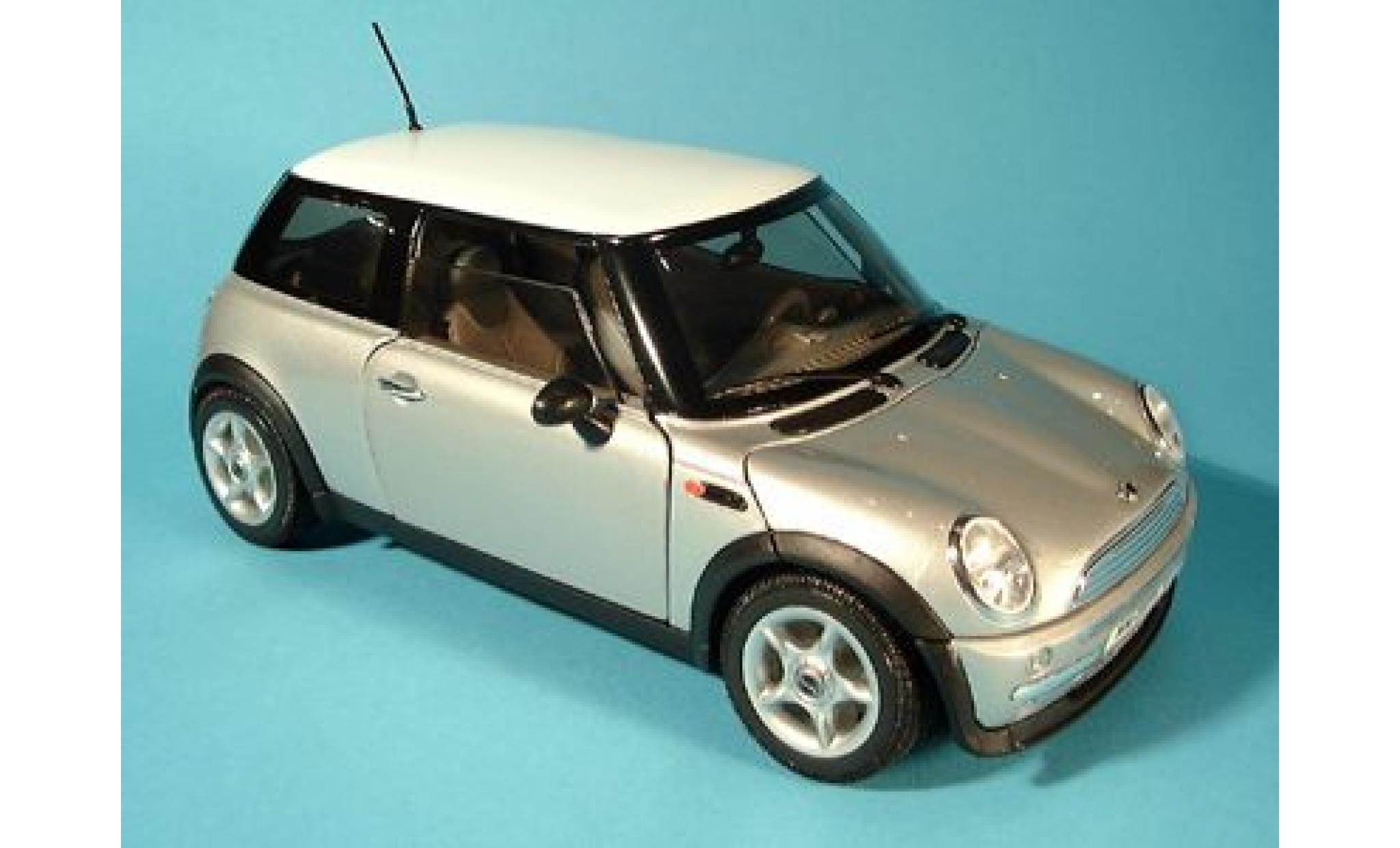 Mini Cooper 1/18 Welly New grijs 2001 1:18 modelauto