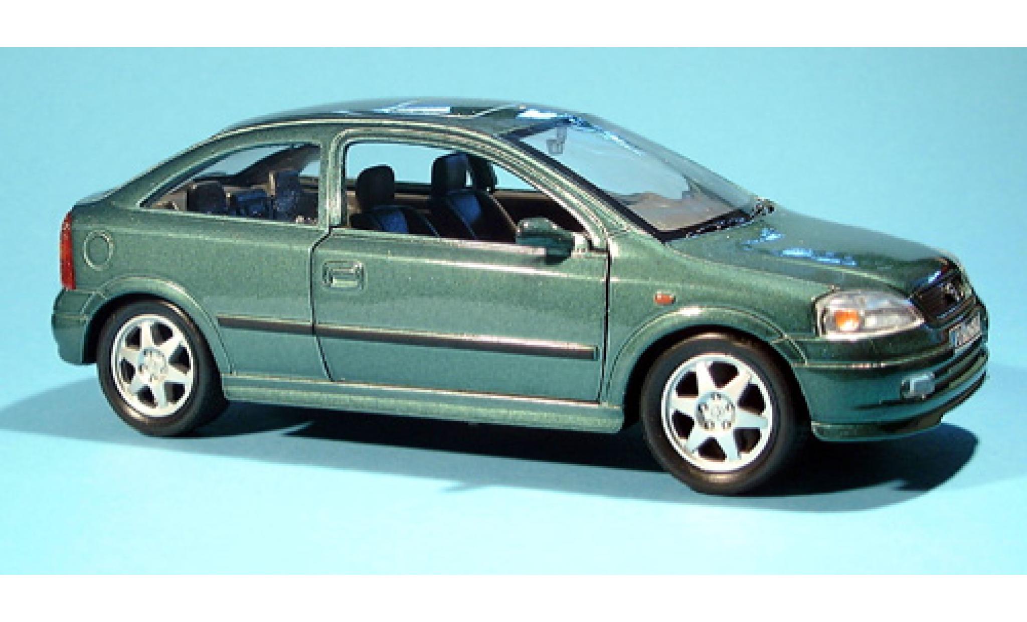 Opel Astra 1/24 Welly groen 1:24 modelauto