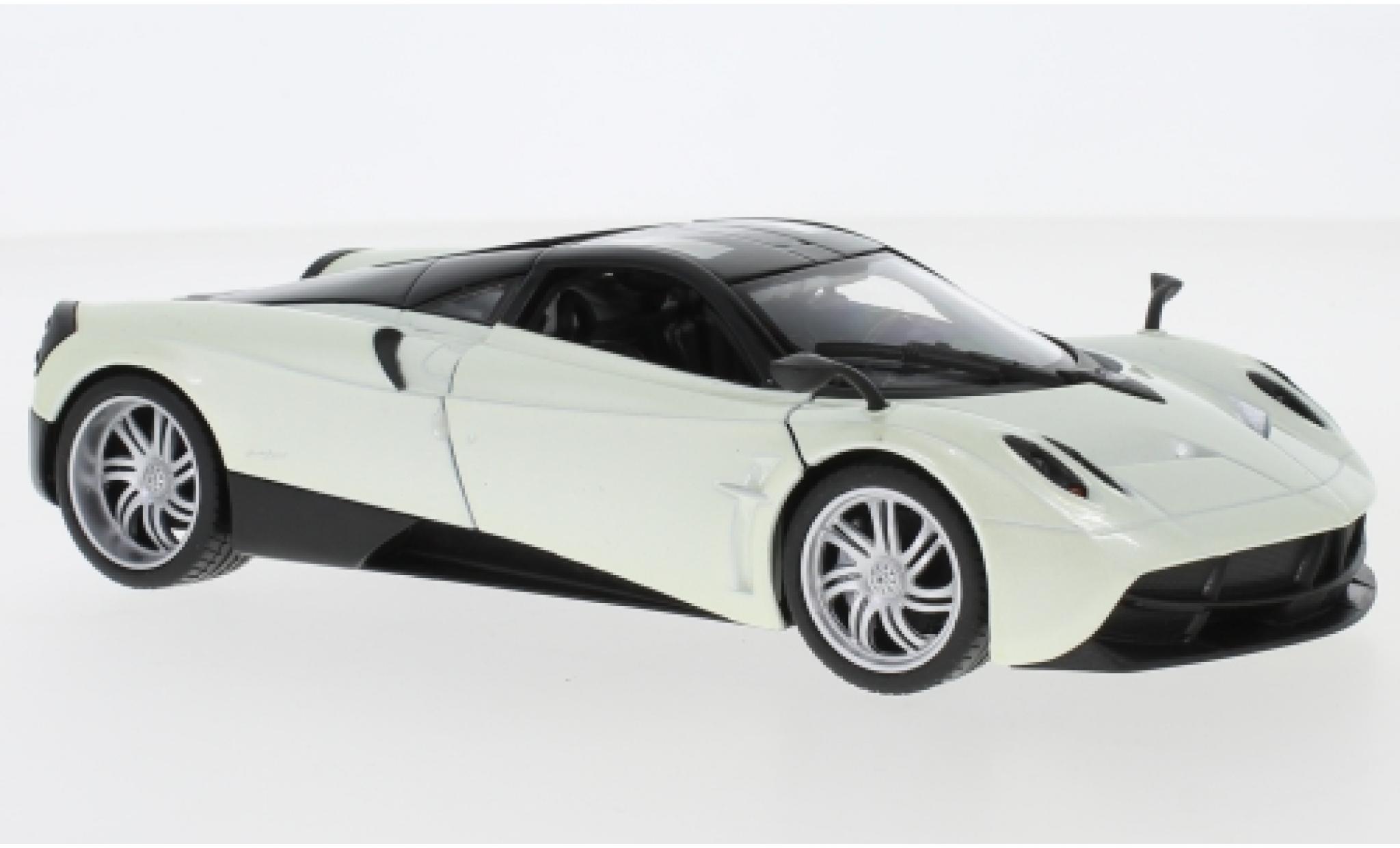 Pagani Huayra 1/24 Welly metallic wit 1:24 modelauto