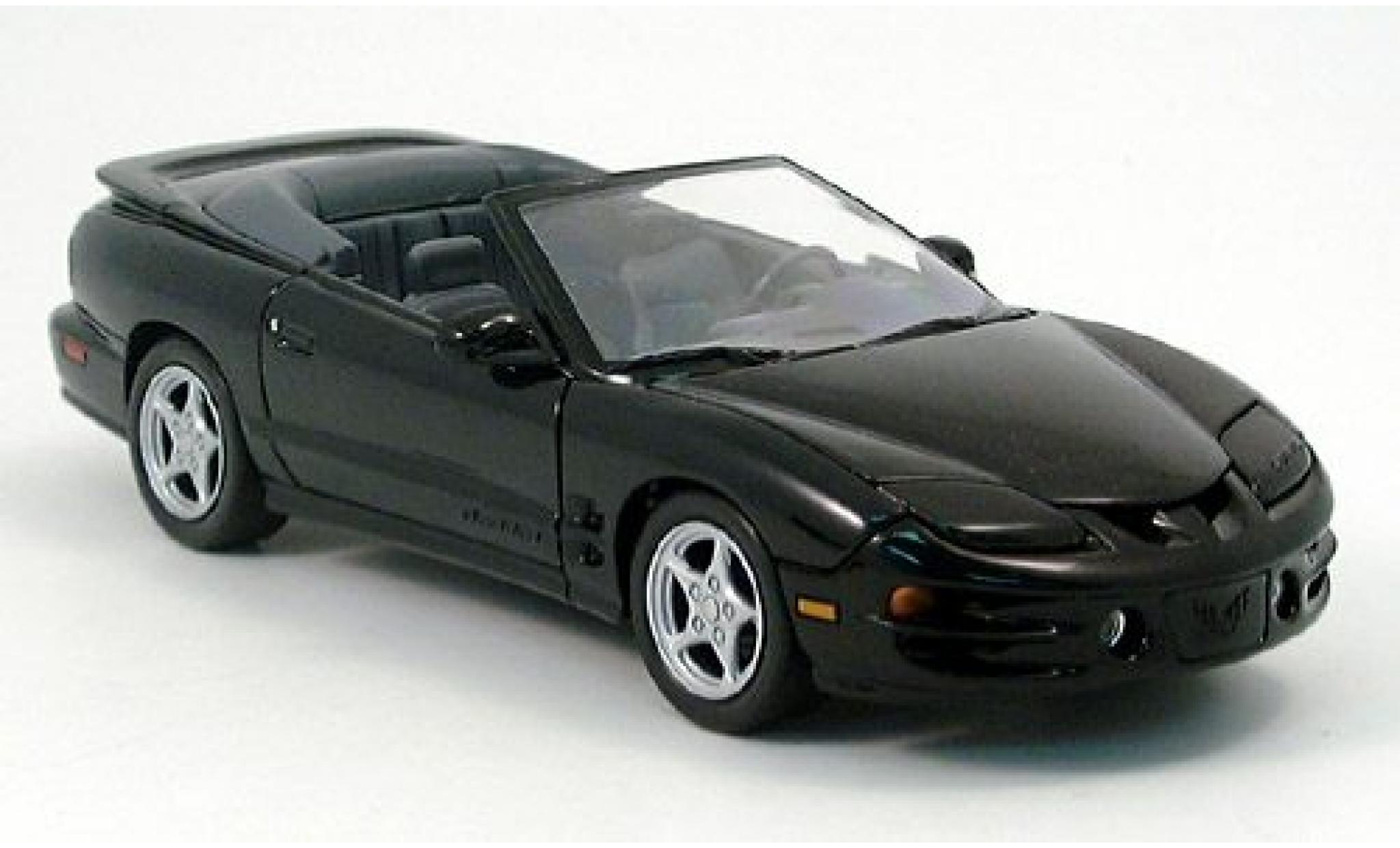 Pontiac Firebird 1/24 Welly zwart 2001 1:24 modelauto