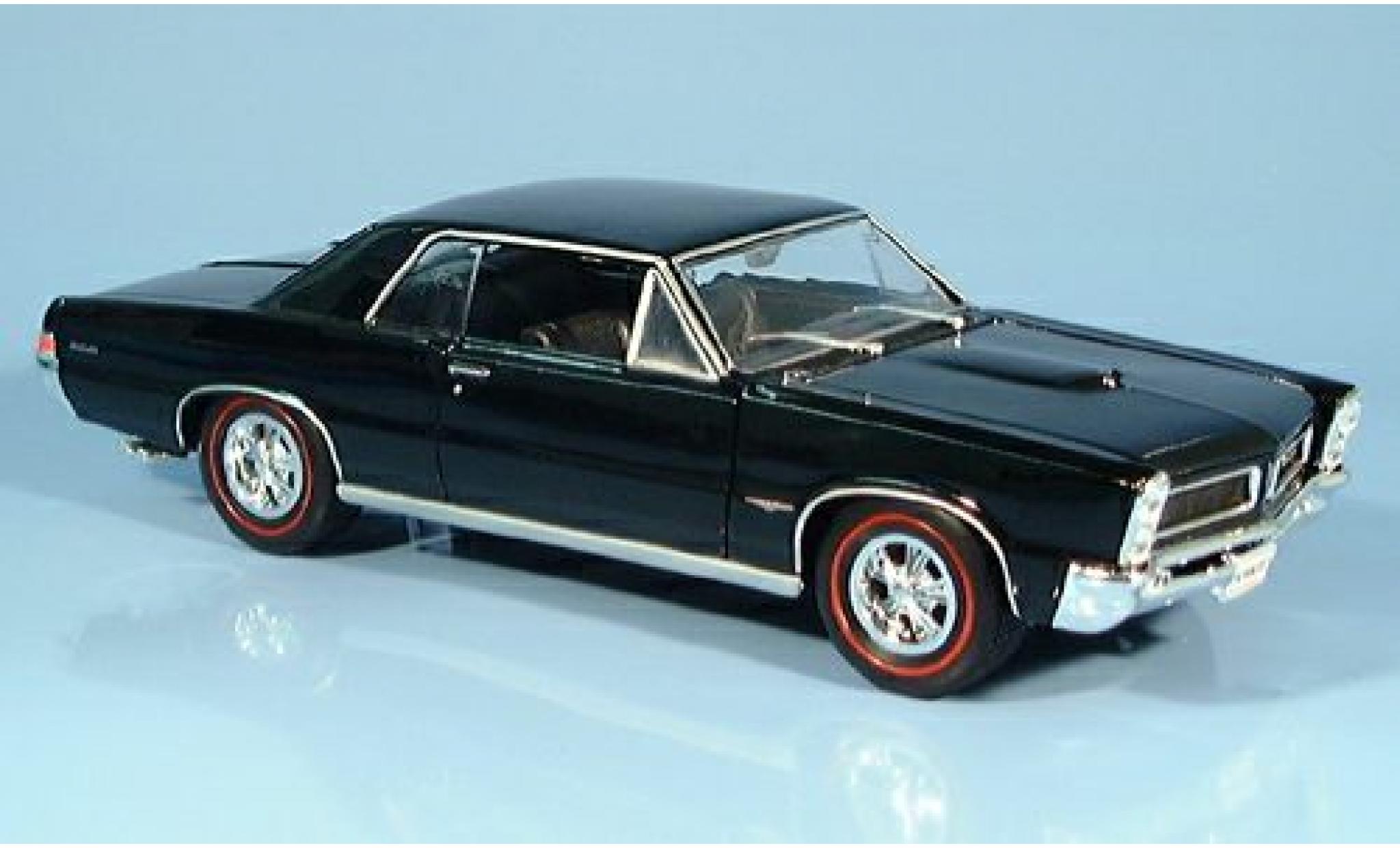 Pontiac GTO 1/24 Welly zwart 1965 1:24 modelauto
