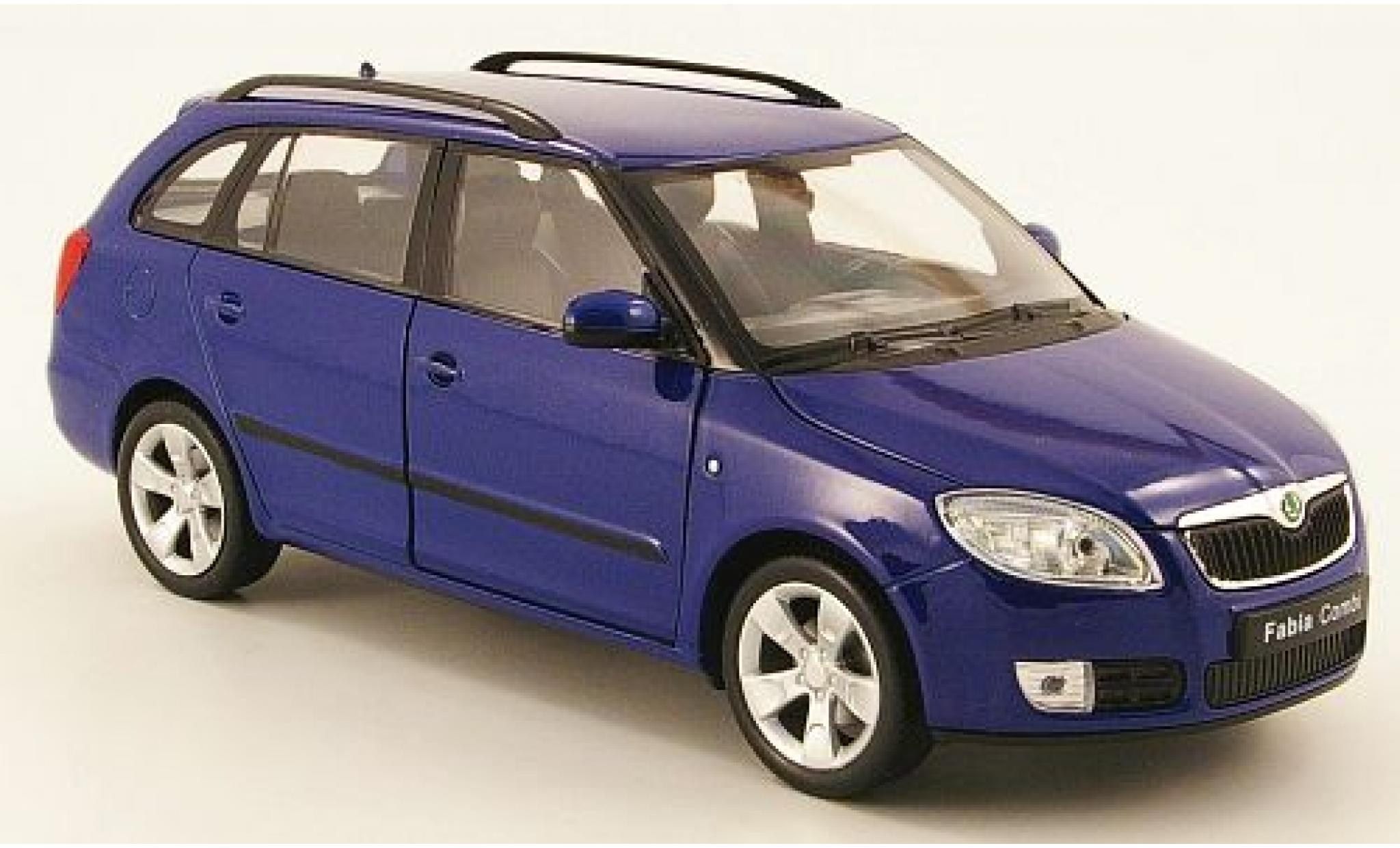 Skoda Fabia 1/24 Welly II Combi blauw sans Vitrine modelauto