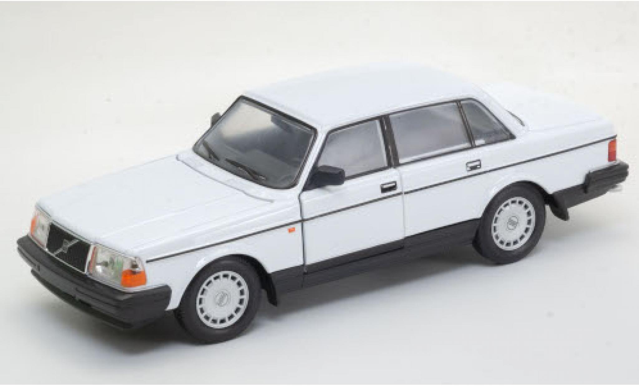 Volvo 240 1/24 Welly GL wit modelauto