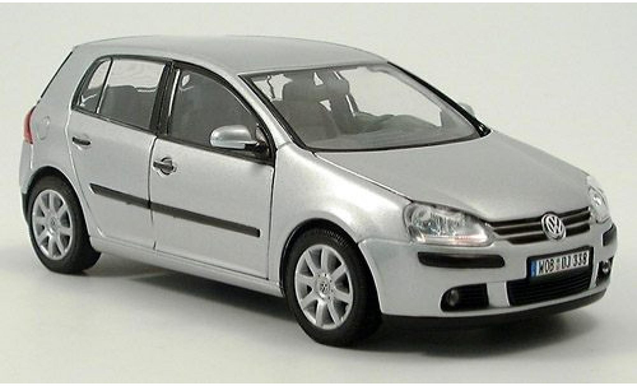 Volkswagen Golf 1/24 Welly V grijs 2004 1:24 modelauto