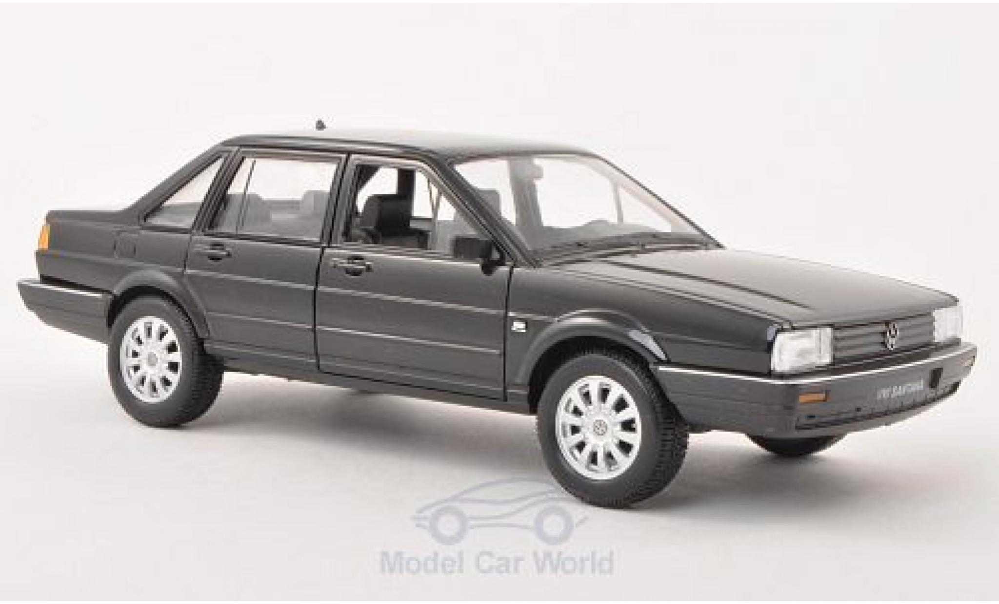 Volkswagen Santana 1/24 Welly zwart modelauto