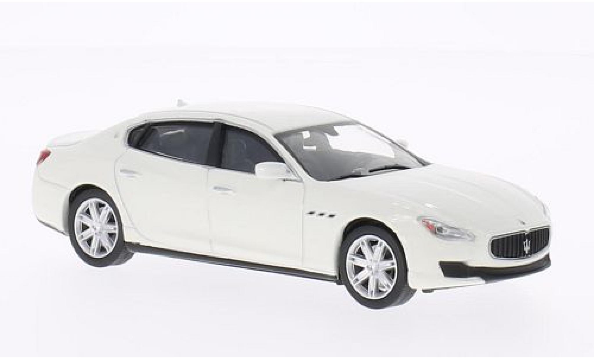 Maserati Quattroporte 1/43 WhiteBox GTS wit 2013 modelauto