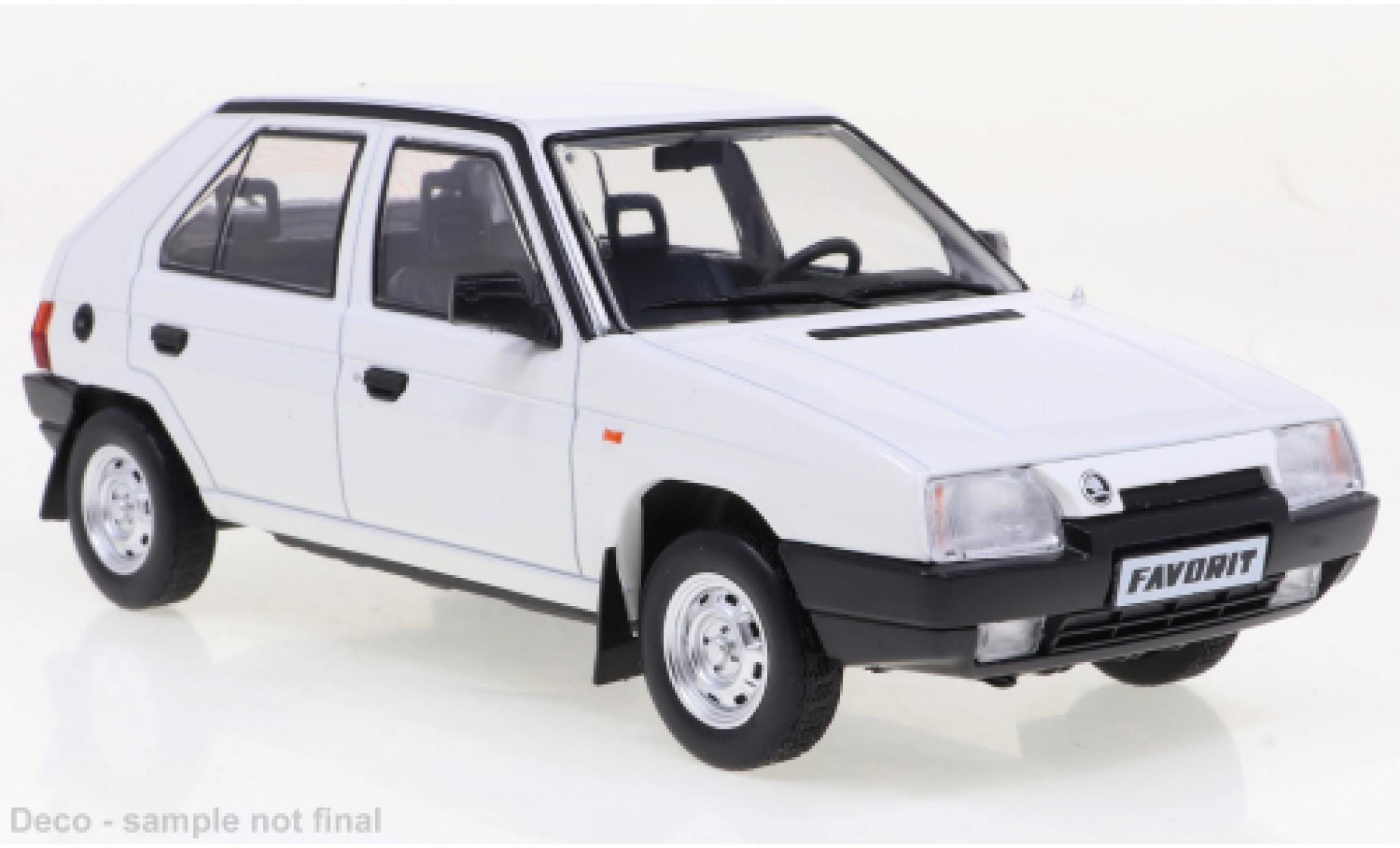 Skoda Favorit 1/24 WhiteBox wit 1989 modelauto