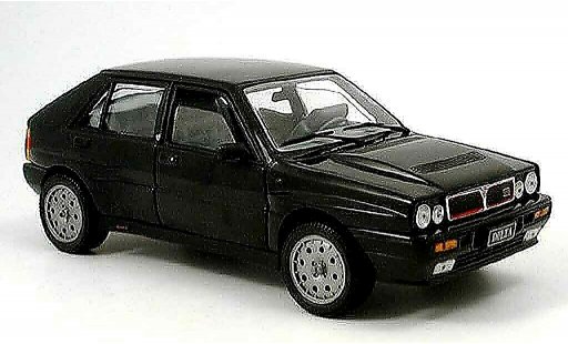 Lancia Delta HF Integrale 1/18 Sun Star zwart modelauto