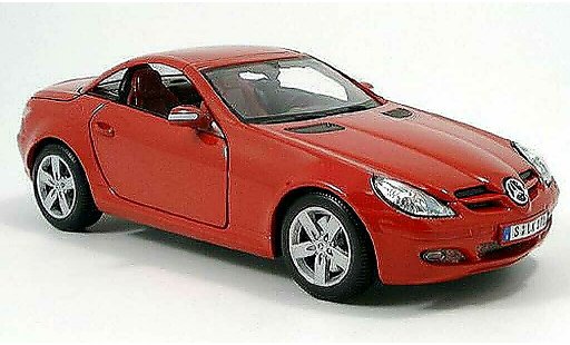 Mercedes Classe SLK Base 1/18 Maisto rood toit ferme 2004 modelauto