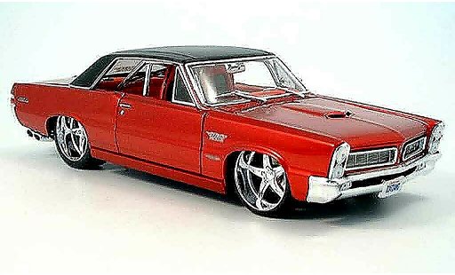 Pontiac GTO Base 1/18 Maisto tuning rood modelauto