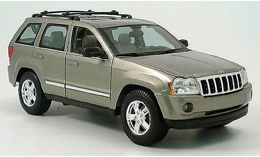 Jeep Grand Cherokee Base 1/18 Maisto beige 2005 modelauto