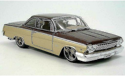 Chevrolet Bel Air tuning 1/18 Maisto 1962 or bruintuning car modelauto