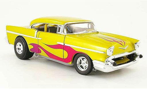Chevrolet Bel Air Coupe 1/18 Hot Wheels 1957 geel avec flammendekor modelauto