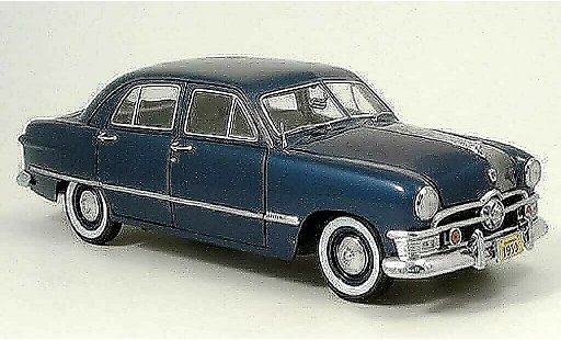 Ford Custom Sedan 1/18 Precision 4-portes blauw modelauto