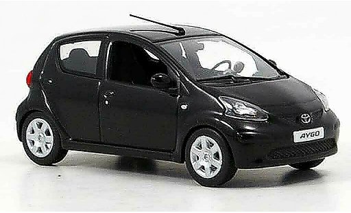 Toyota Aygo Base 1/43 Minichamps zwart 2005 modelauto