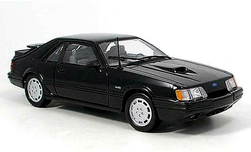 Ford Mustang SVO 1/18 Welly zwart modelauto