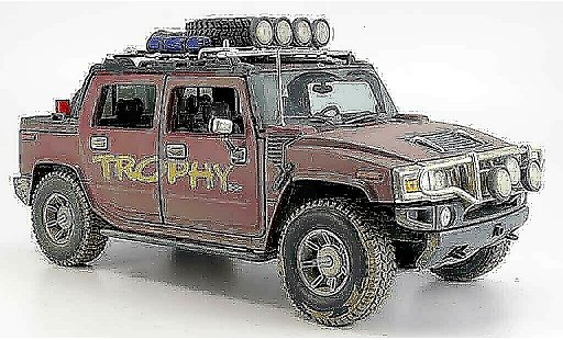 Hummer H2 SUT 1/18 Maisto trophy met dreckspuren modelauto