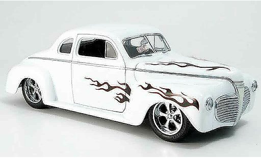 Plymouth Coupe Hot Rod 1/18 Yat Ming wit modelauto